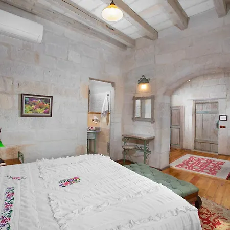 Hotel Terra Cave 2*